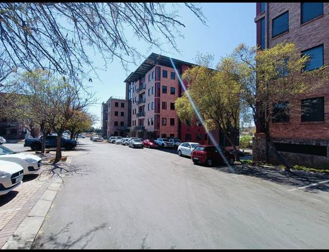 BUSINESS PROPERTY TO RENT IN CONSTANTIA KLOOF
